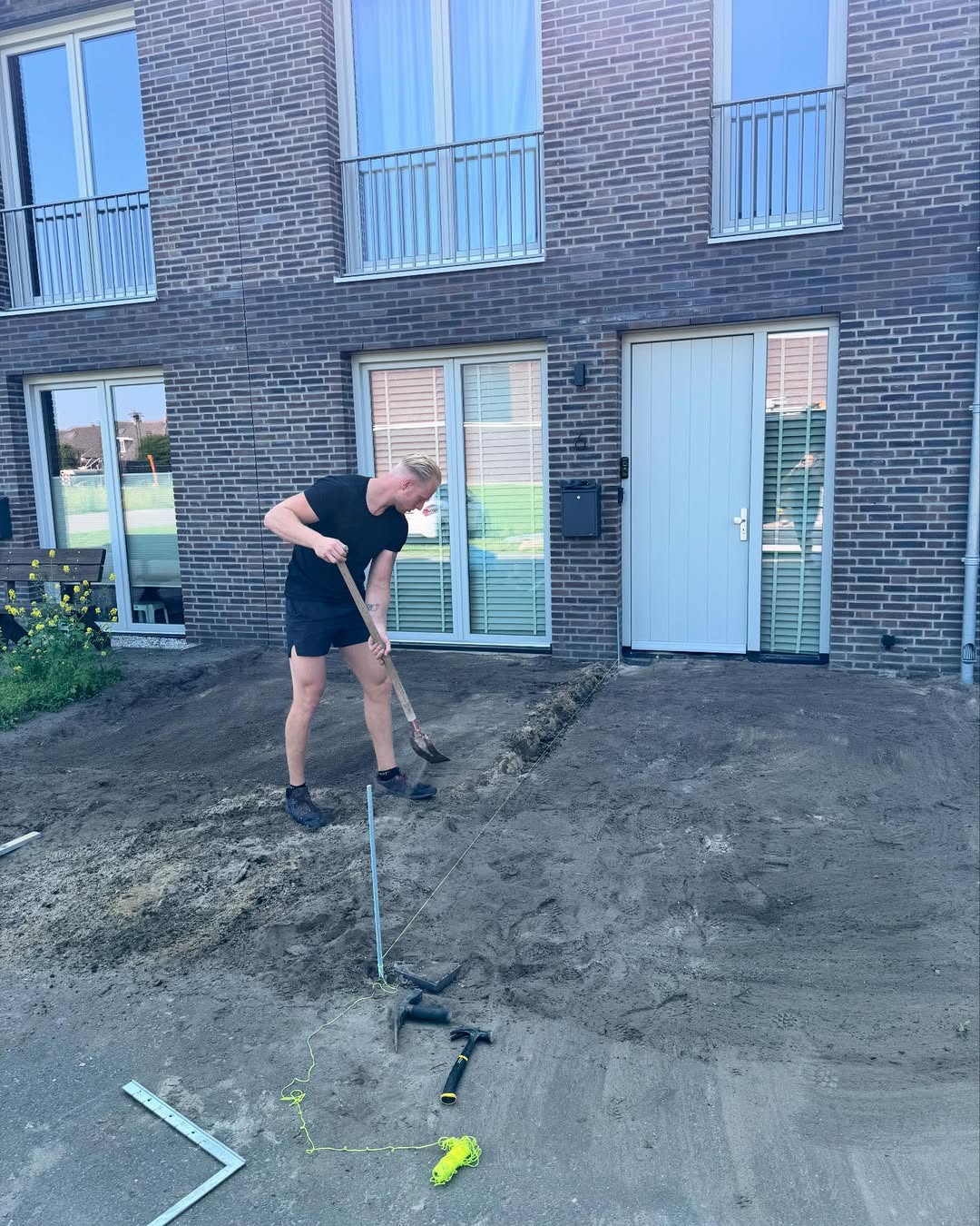 Afgewerkt plat dak met ventilatiepijp