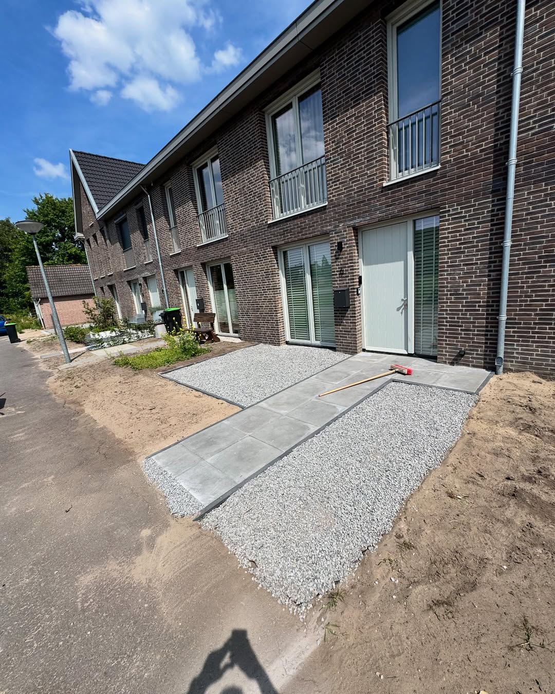 Vakman bezig met plat dak